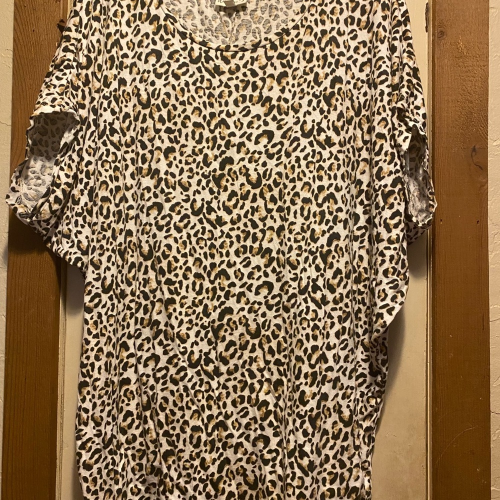 Wonderly Leopard Sleeve Blouse. Size Large